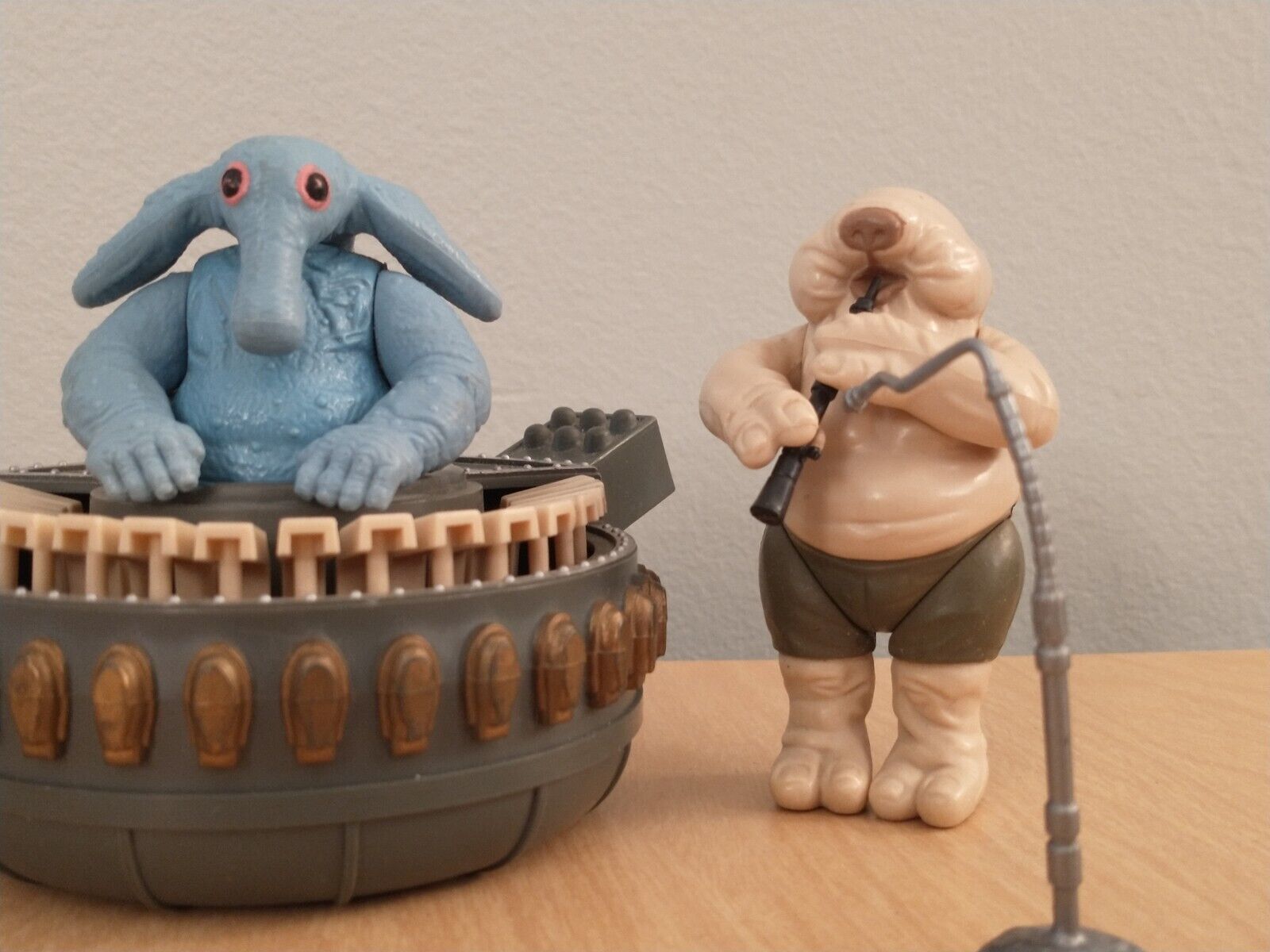 Sy Snootles & The Rebo Band sold