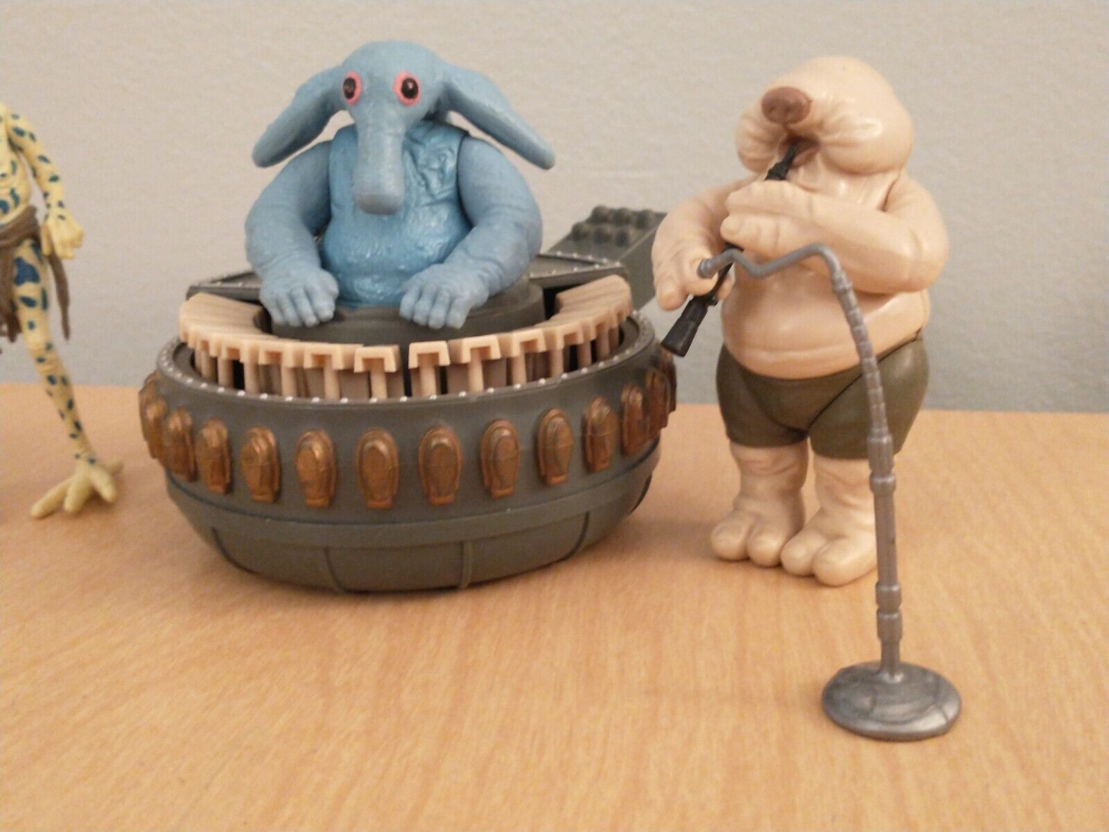 Sy Snootles & The Rebo Band sold