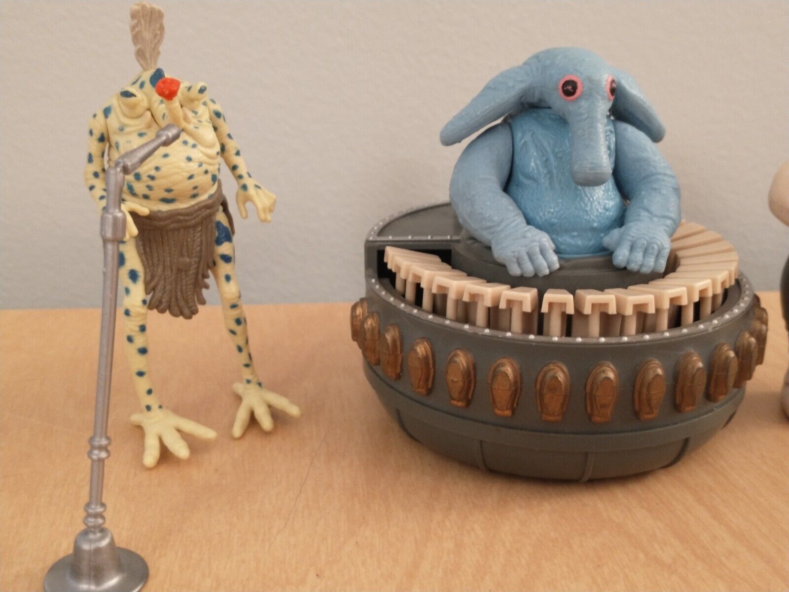 Sy Snootles & The Rebo Band sold