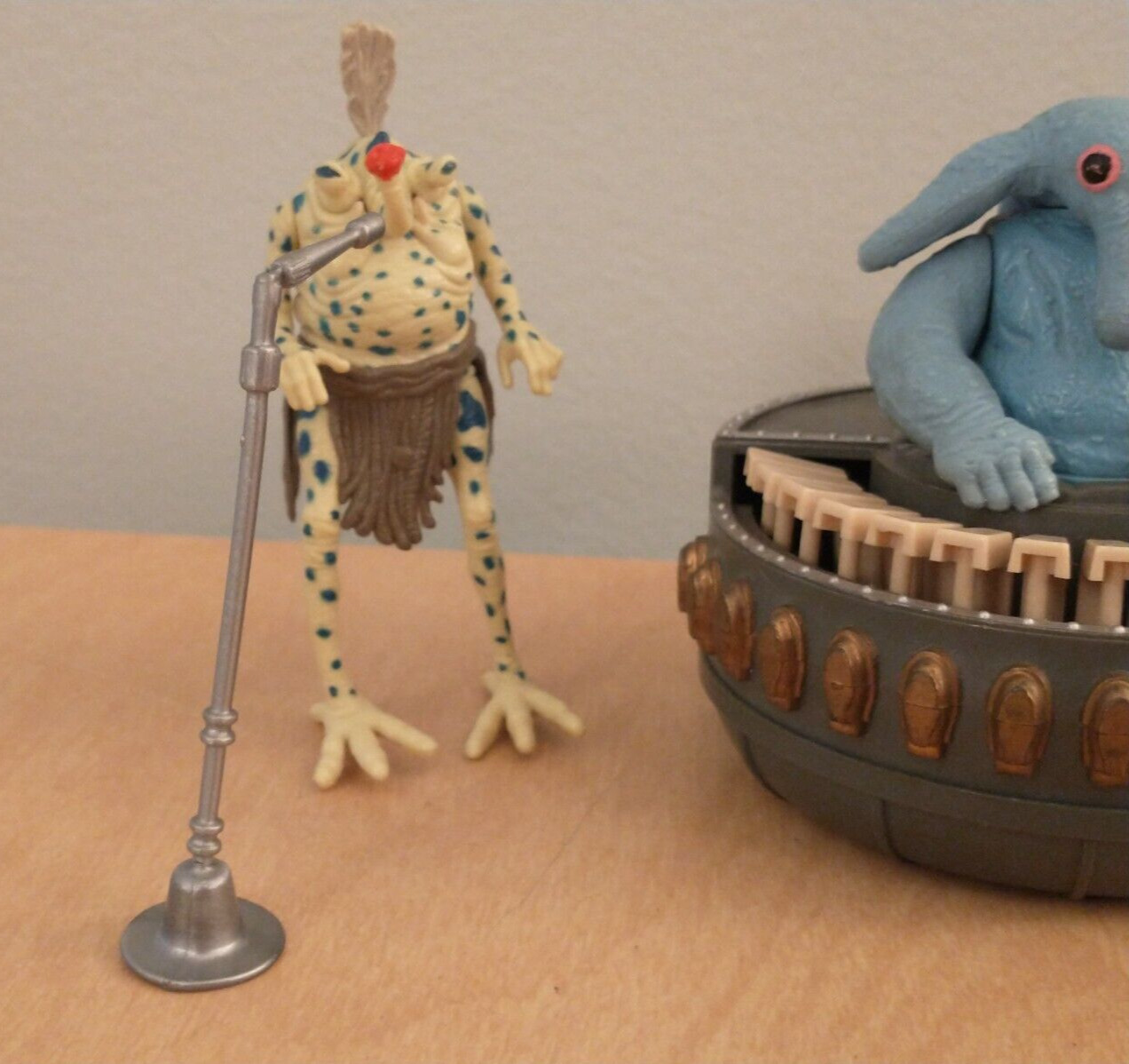 Sy Snootles & The Rebo Band sold