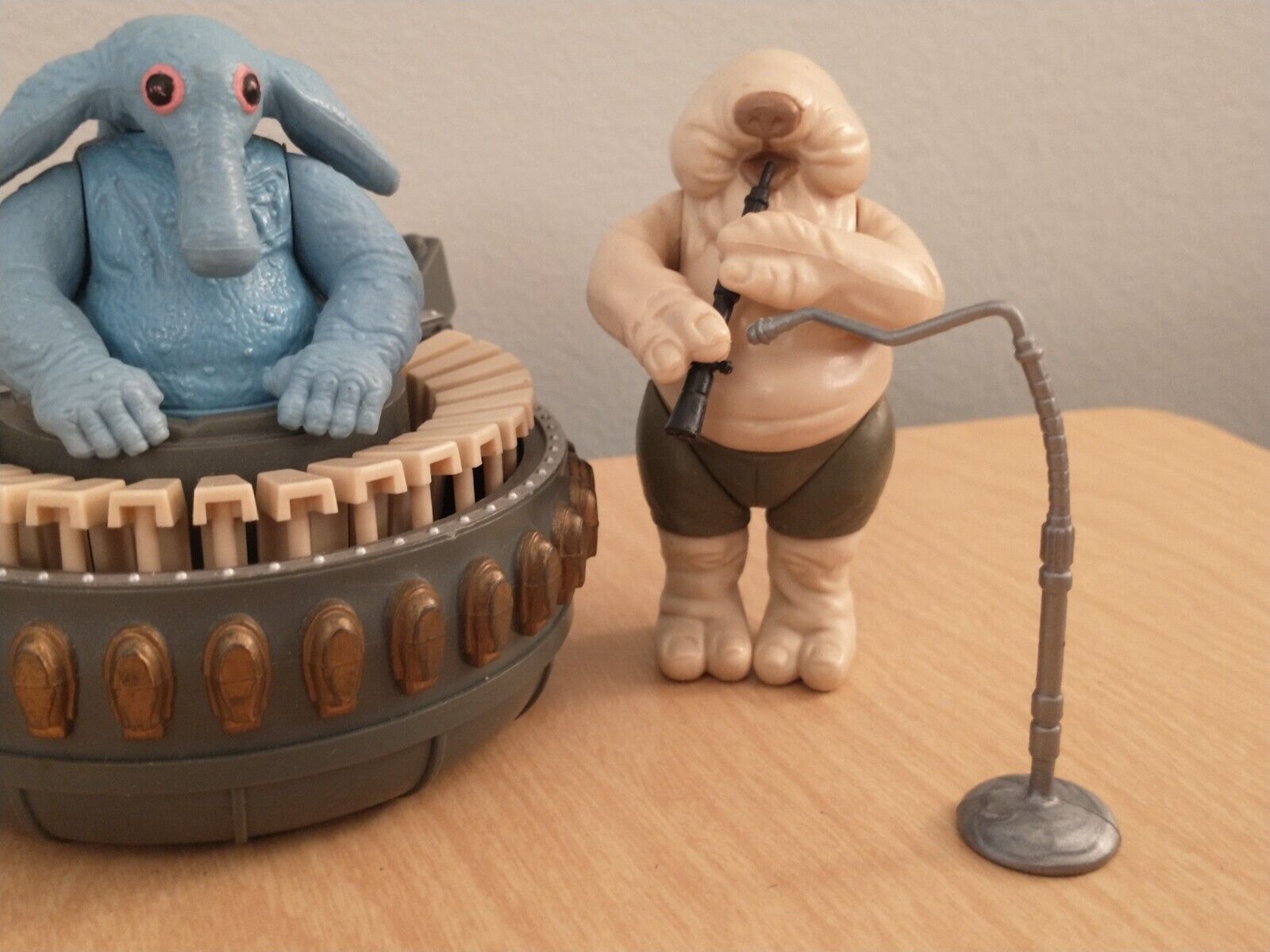 Sy Snootles & The Rebo Band sold