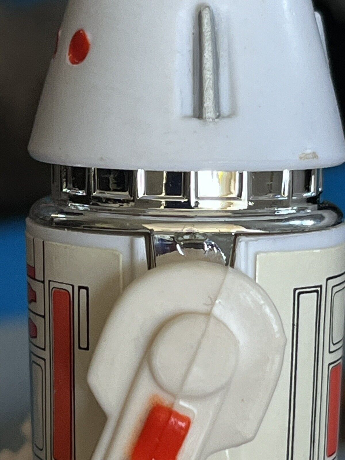 R5-D4 (Arfive-Defour) sold