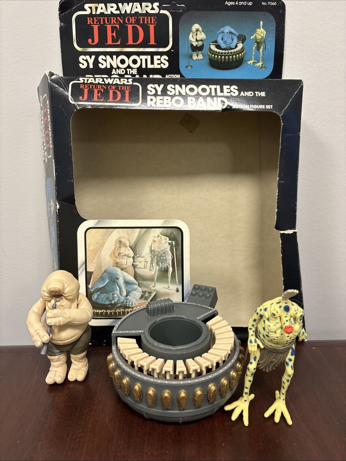 Sy Snootles & The Rebo Band sold