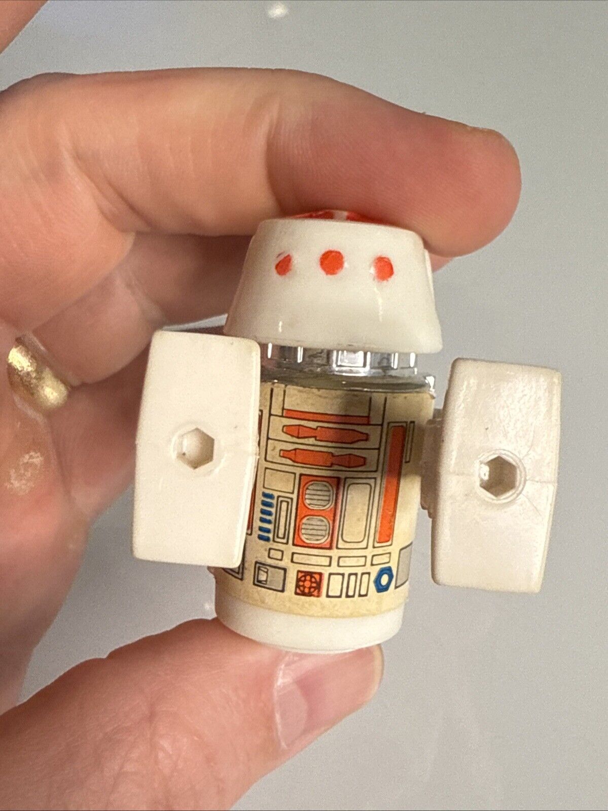R5-D4 (Arfive-Defour) sold