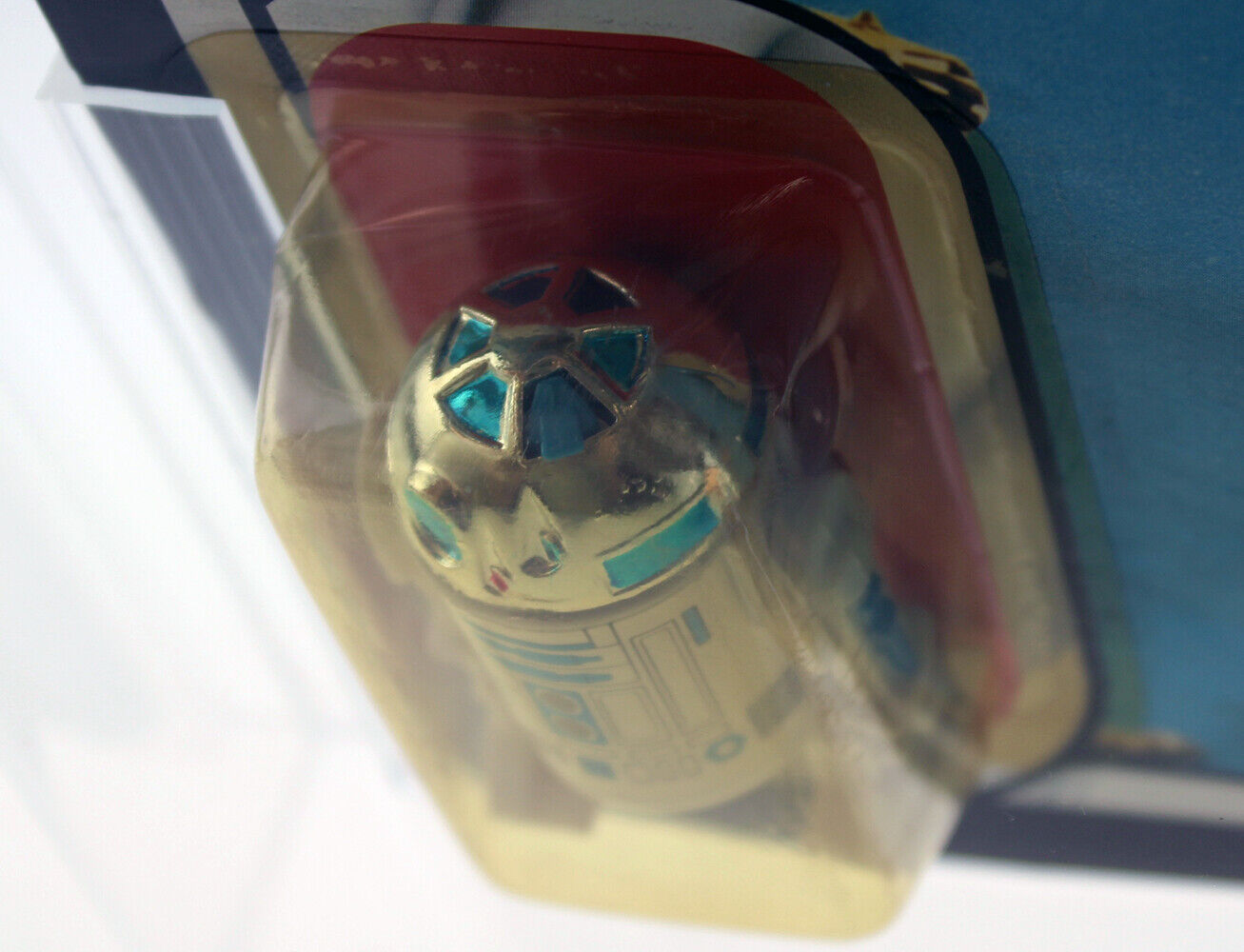 R2-D2 (Artoo-Detoo) (with Sensorscope) sold