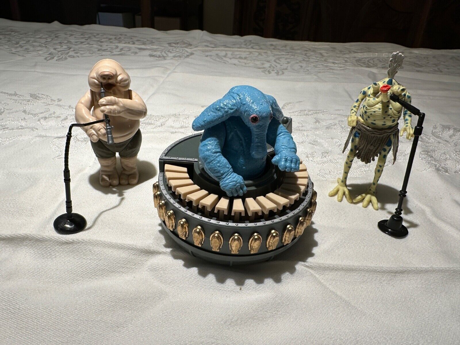 Sy Snootles & The Rebo Band sold