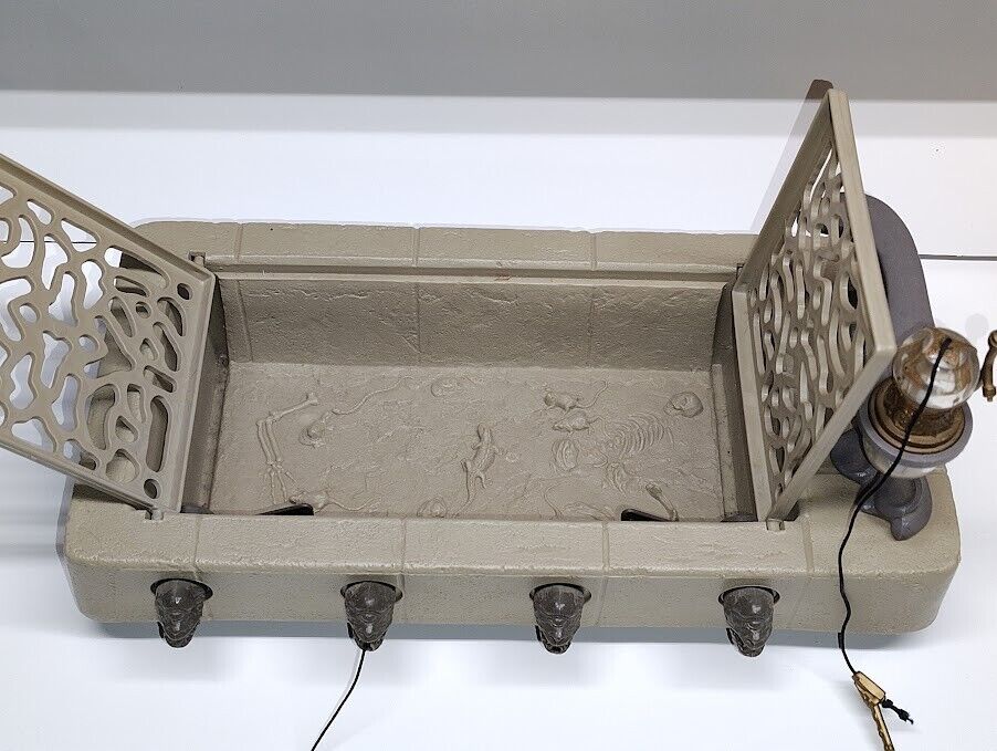 Jabba the Hutt Action Playset sold