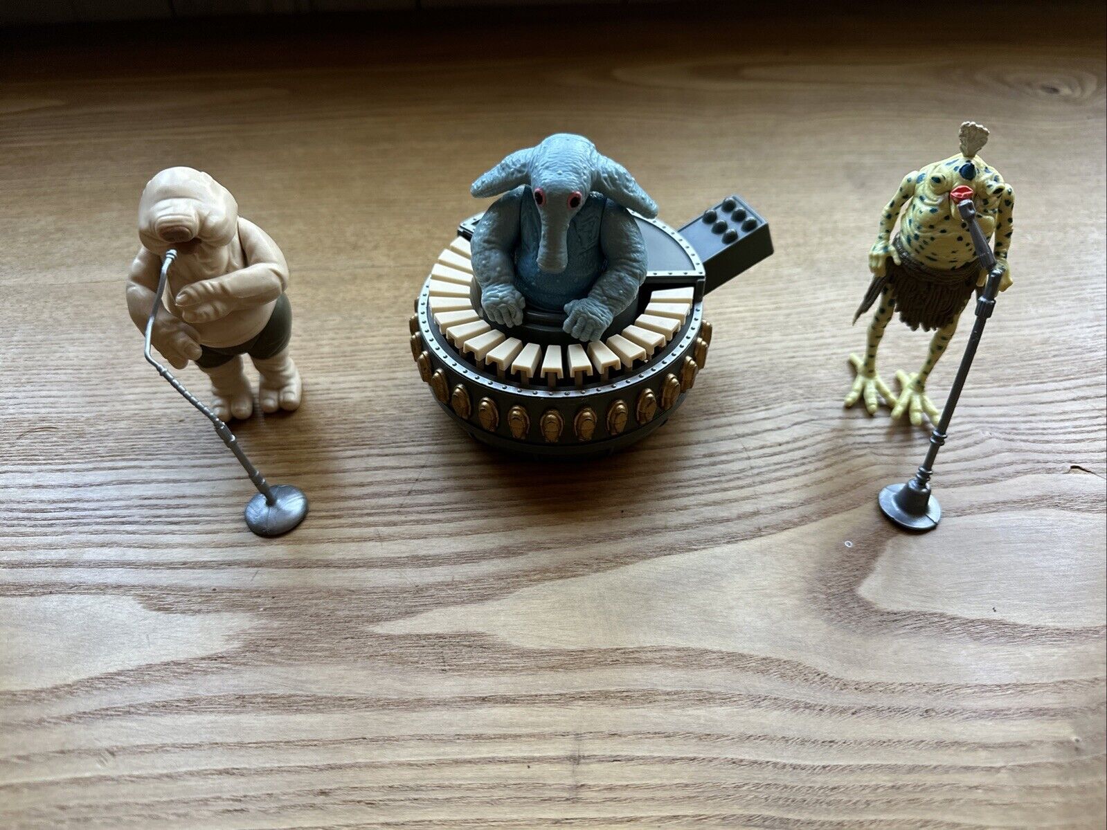 Sy Snootles & The Rebo Band sold