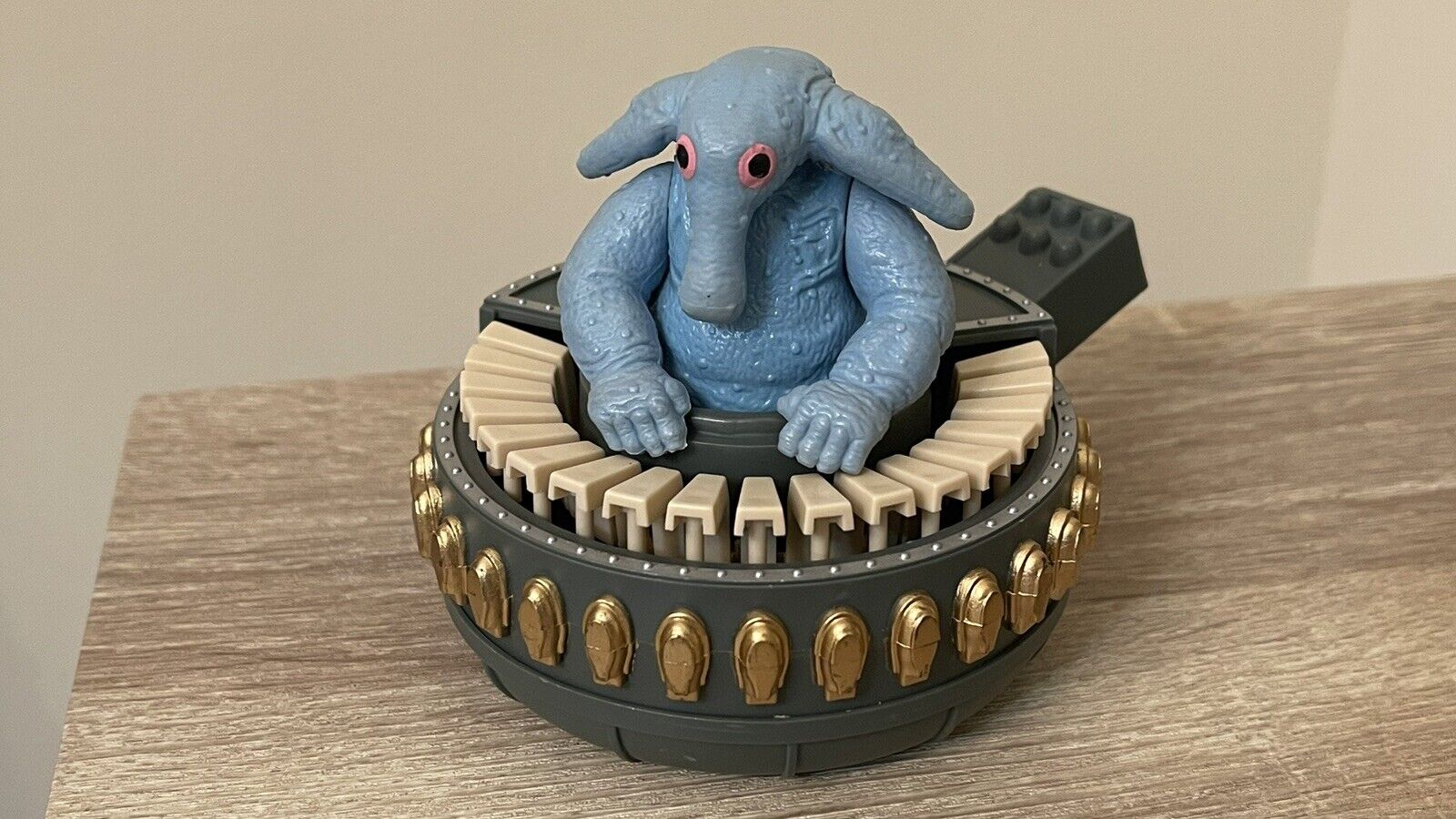 Sy Snootles & The Rebo Band sold