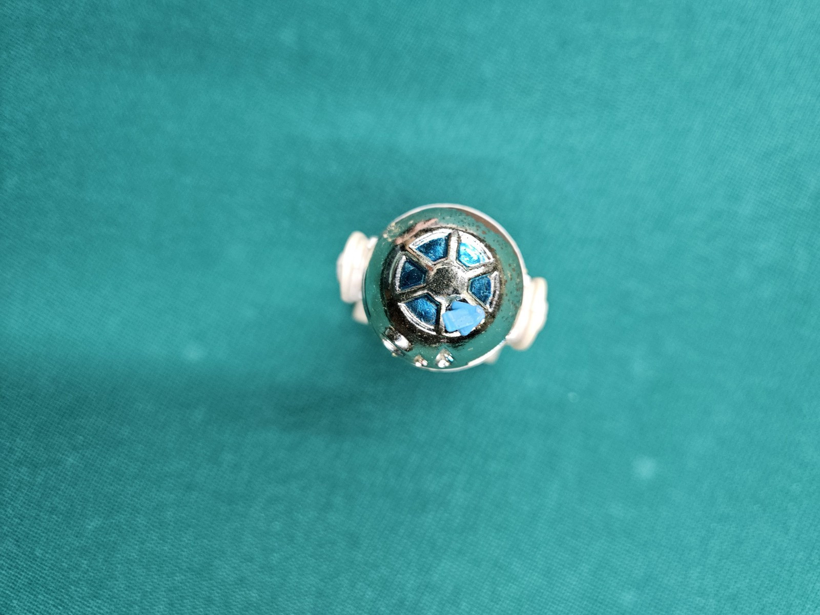 R2-D2 (Artoo-Detoo) (with Sensorscope) sold