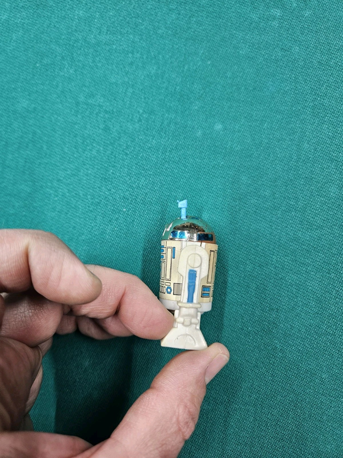 R2-D2 (Artoo-Detoo) (with Sensorscope) sold