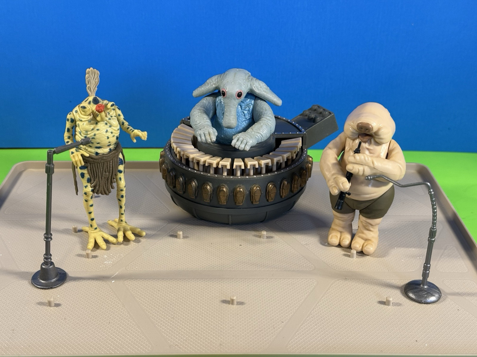 Sy Snootles & The Rebo Band sold