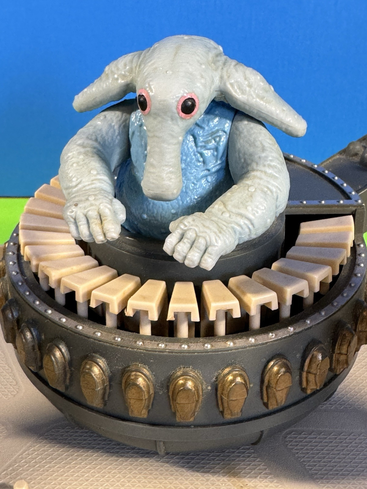 Sy Snootles & The Rebo Band sold