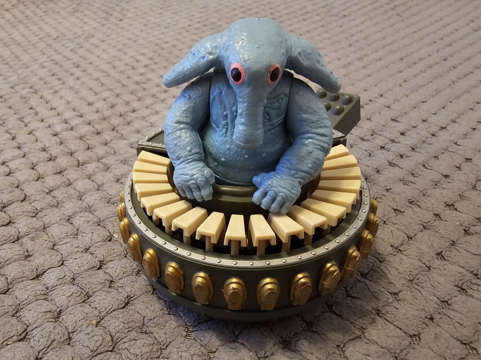 Sy Snootles & The Rebo Band sold