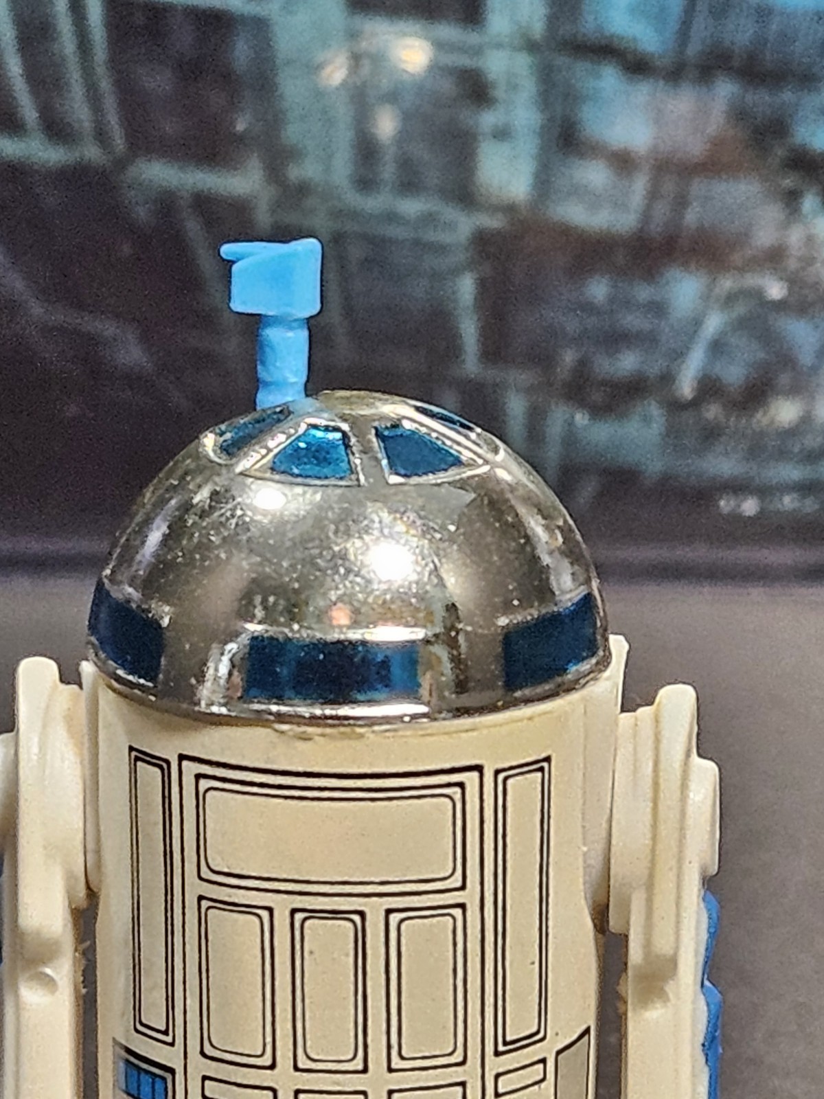 R2-D2 (Artoo-Detoo) (with Sensorscope) sold