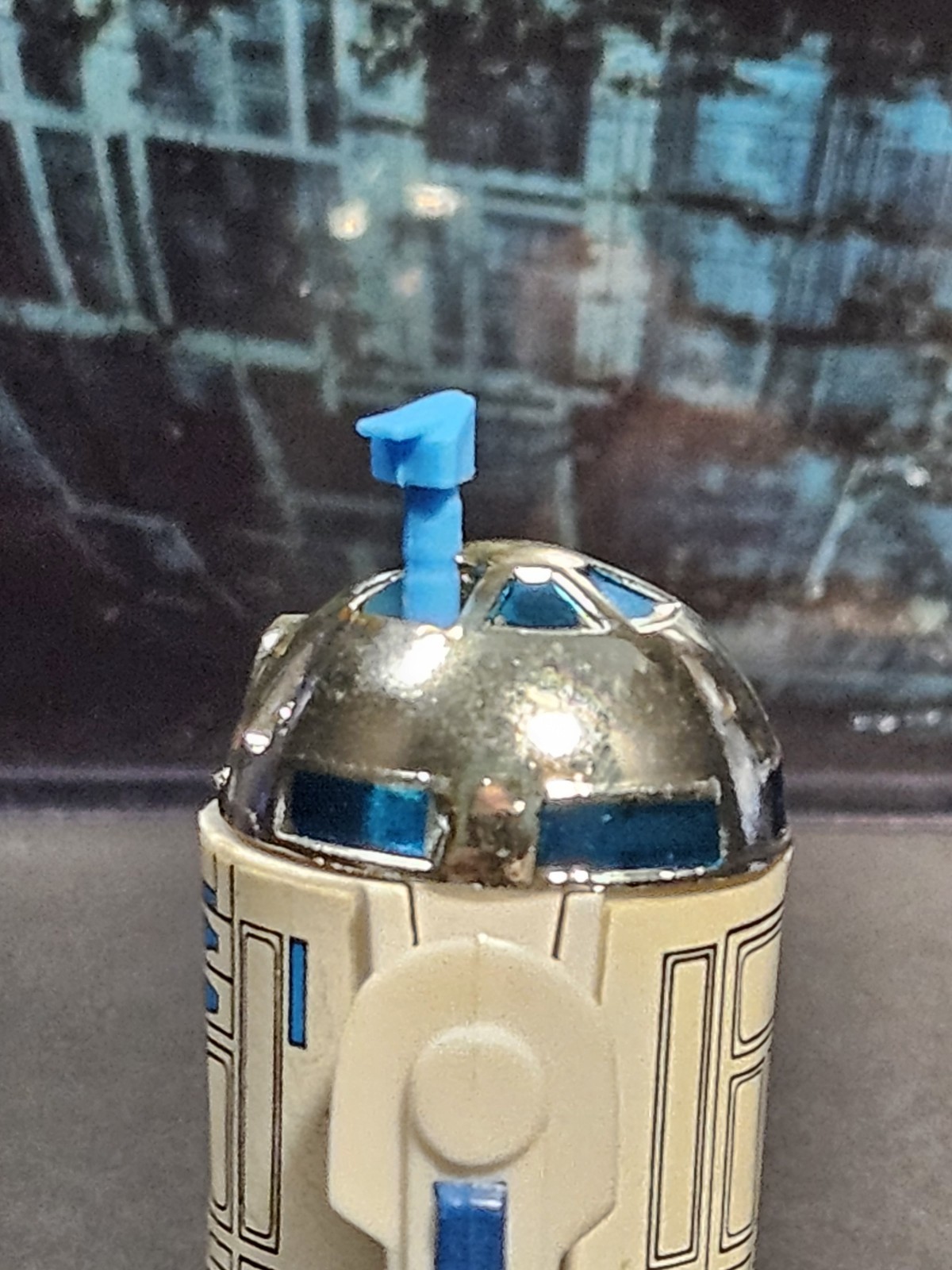 R2-D2 (Artoo-Detoo) (with Sensorscope) sold