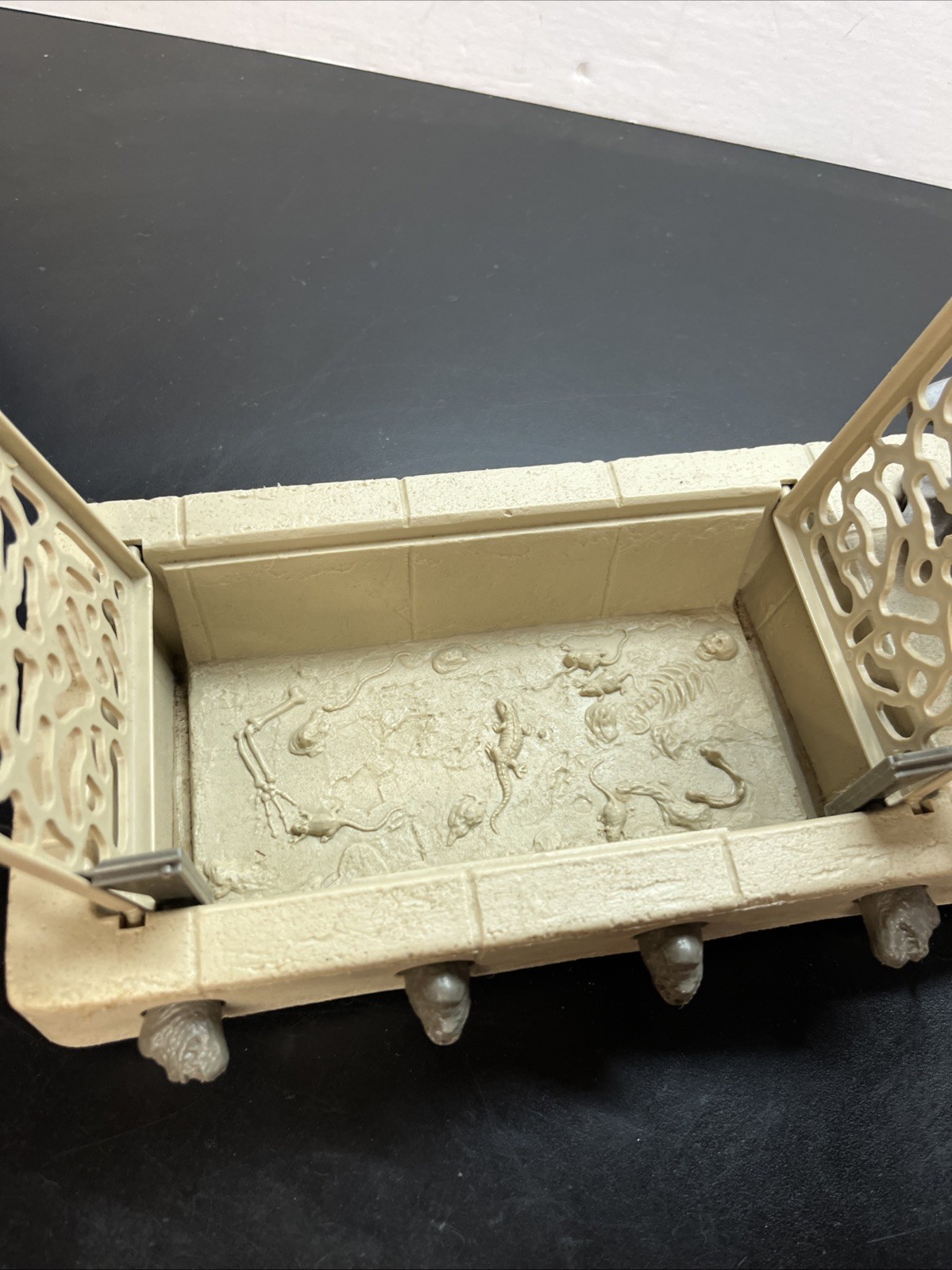 Jabba the Hutt Action Playset sold