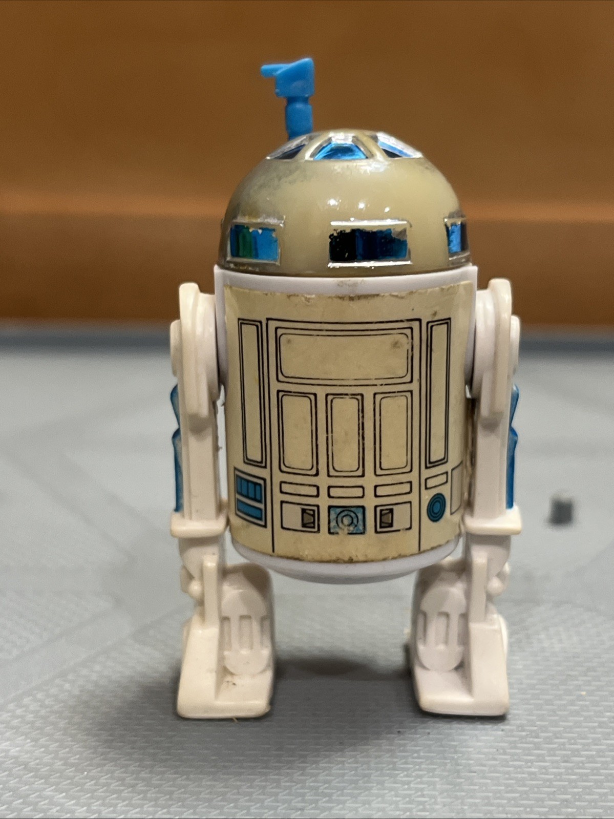 R2-D2 (Artoo-Detoo) (with Sensorscope) sold