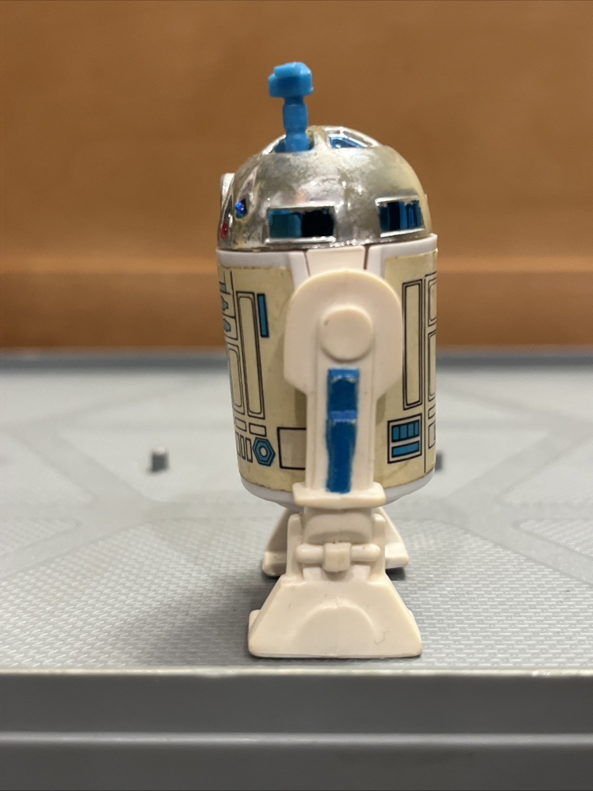 R2-D2 (Artoo-Detoo) (with Sensorscope) sold