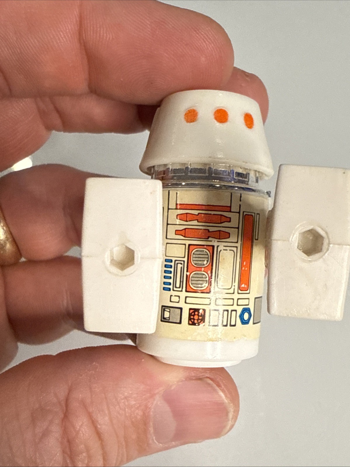 R5-D4 (Arfive-Defour) sold