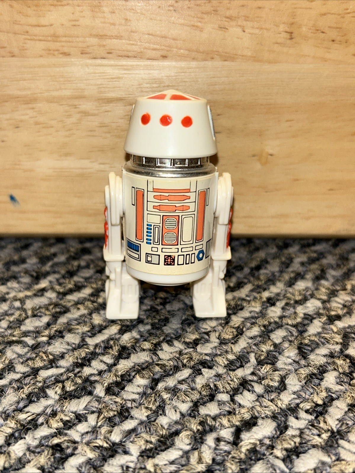 R5-D4 (Arfive-Defour) sold