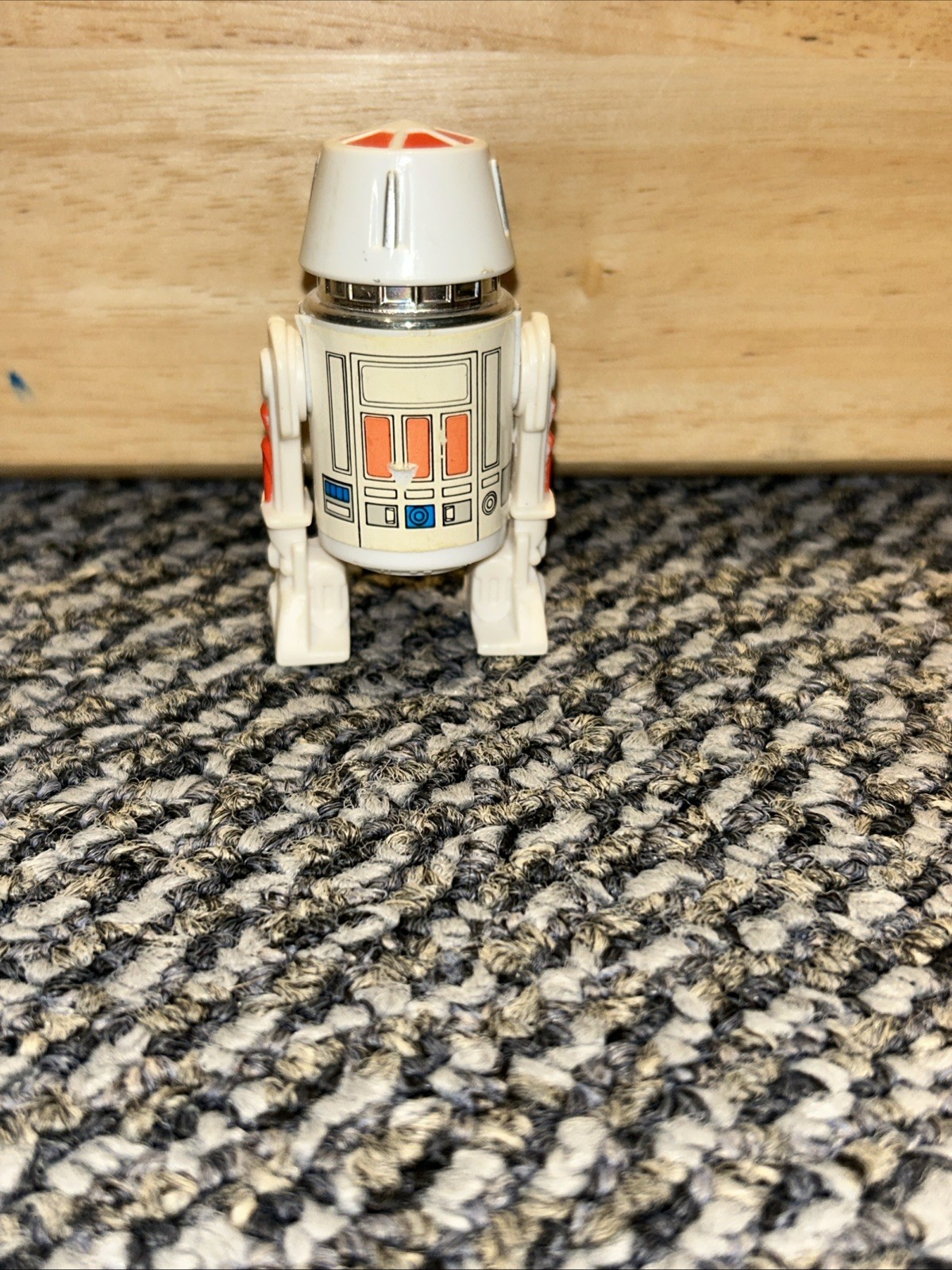 R5-D4 (Arfive-Defour) sold