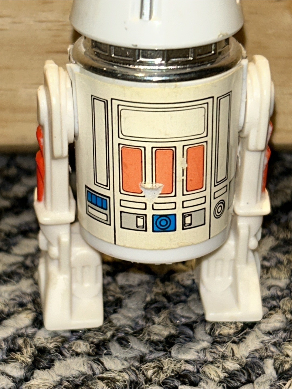 R5-D4 (Arfive-Defour) sold
