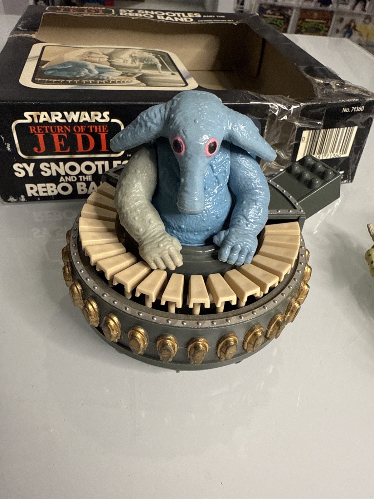Sy Snootles & The Rebo Band sold