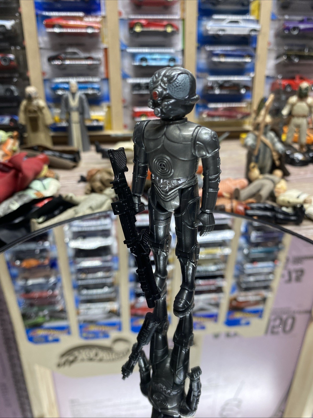 Zuckuss sold