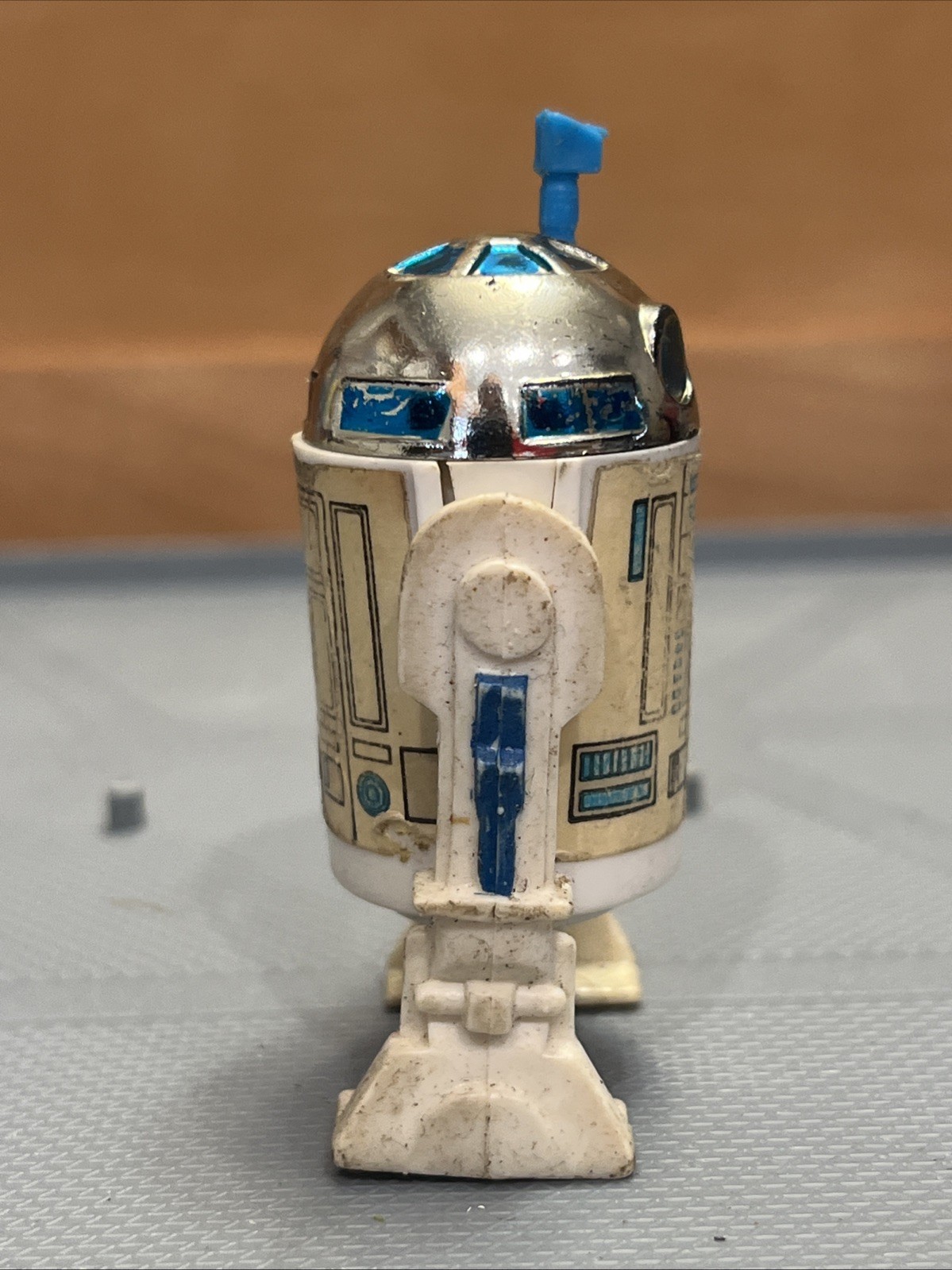 R2-D2 (Artoo-Detoo) (with Sensorscope) sold