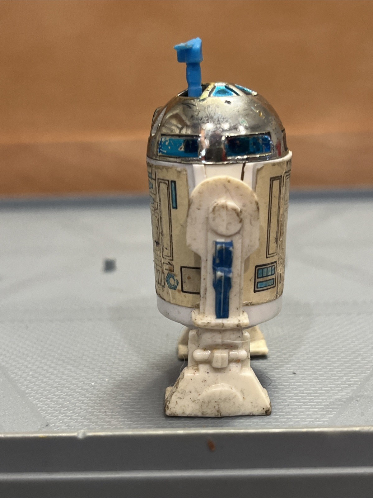 R2-D2 (Artoo-Detoo) (with Sensorscope) sold