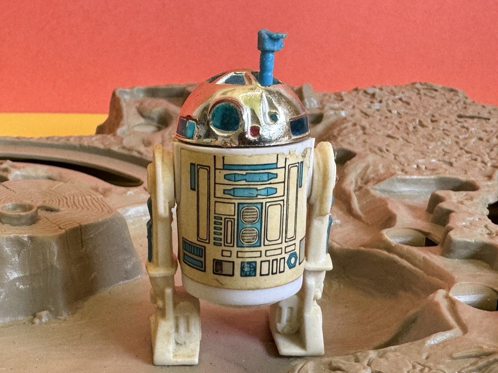R2-D2 (Artoo-Detoo) (with Sensorscope) sold