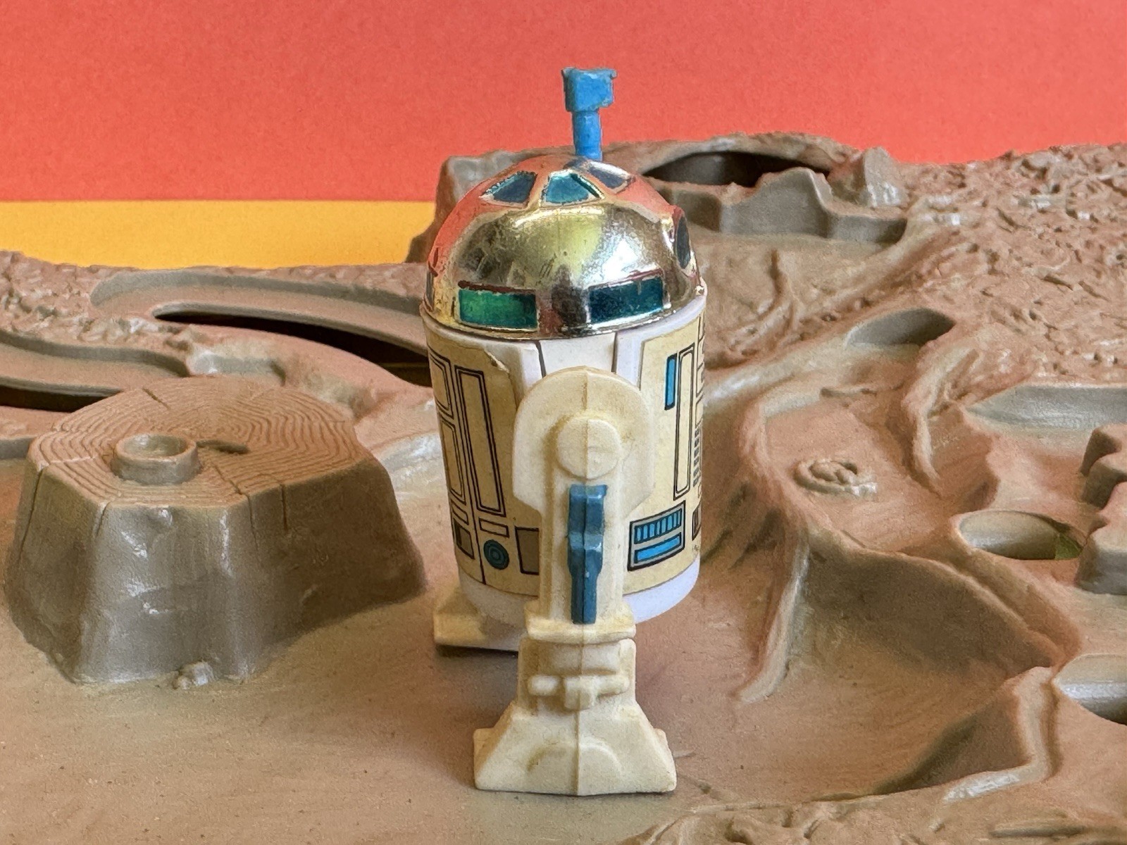 R2-D2 (Artoo-Detoo) (with Sensorscope) sold