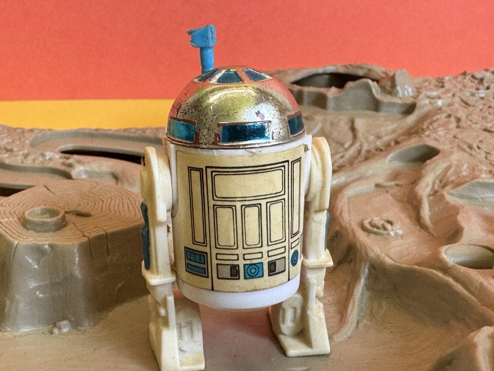R2-D2 (Artoo-Detoo) (with Sensorscope) sold