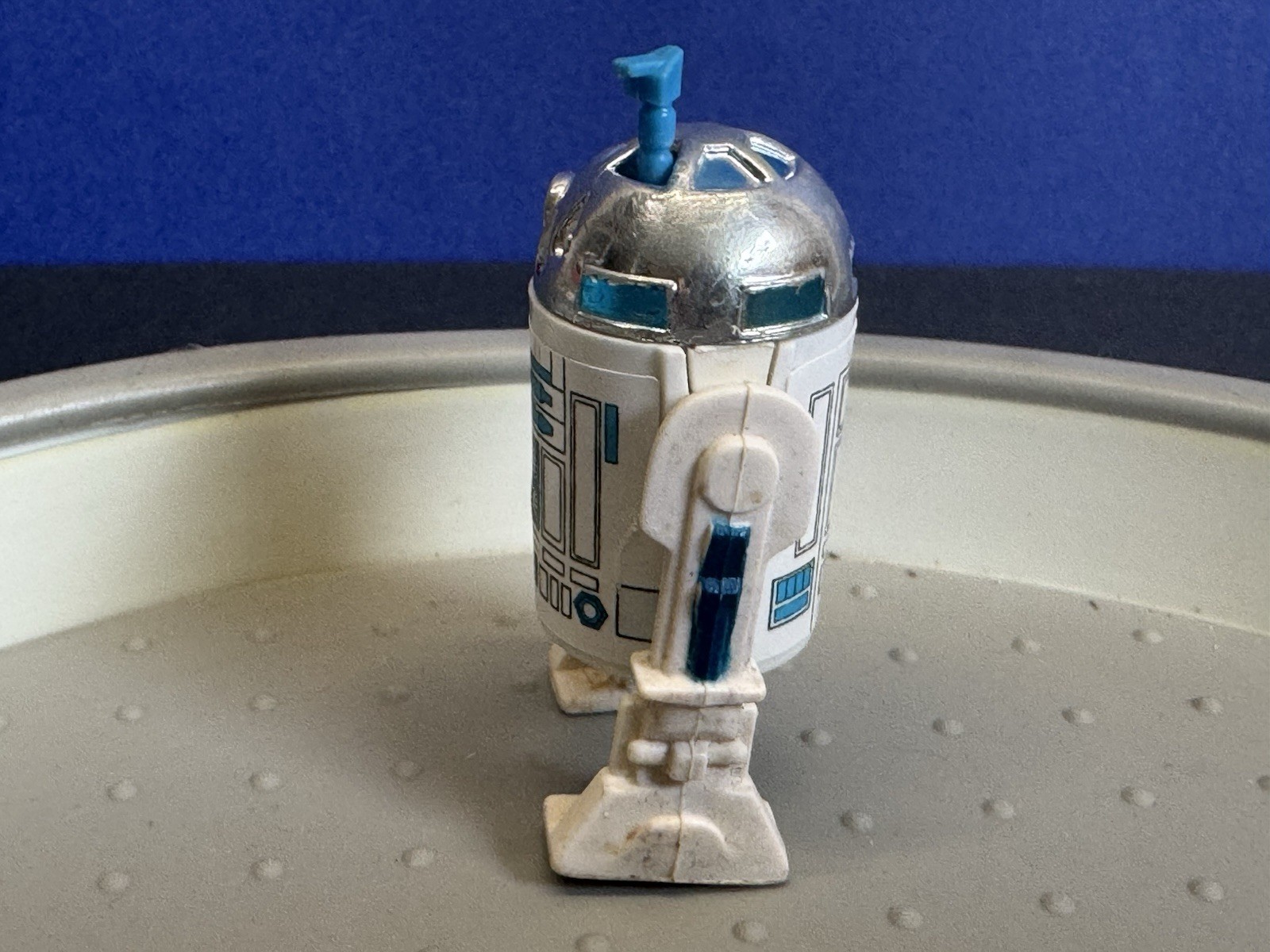 R2-D2 (Artoo-Detoo) (with Sensorscope) sold