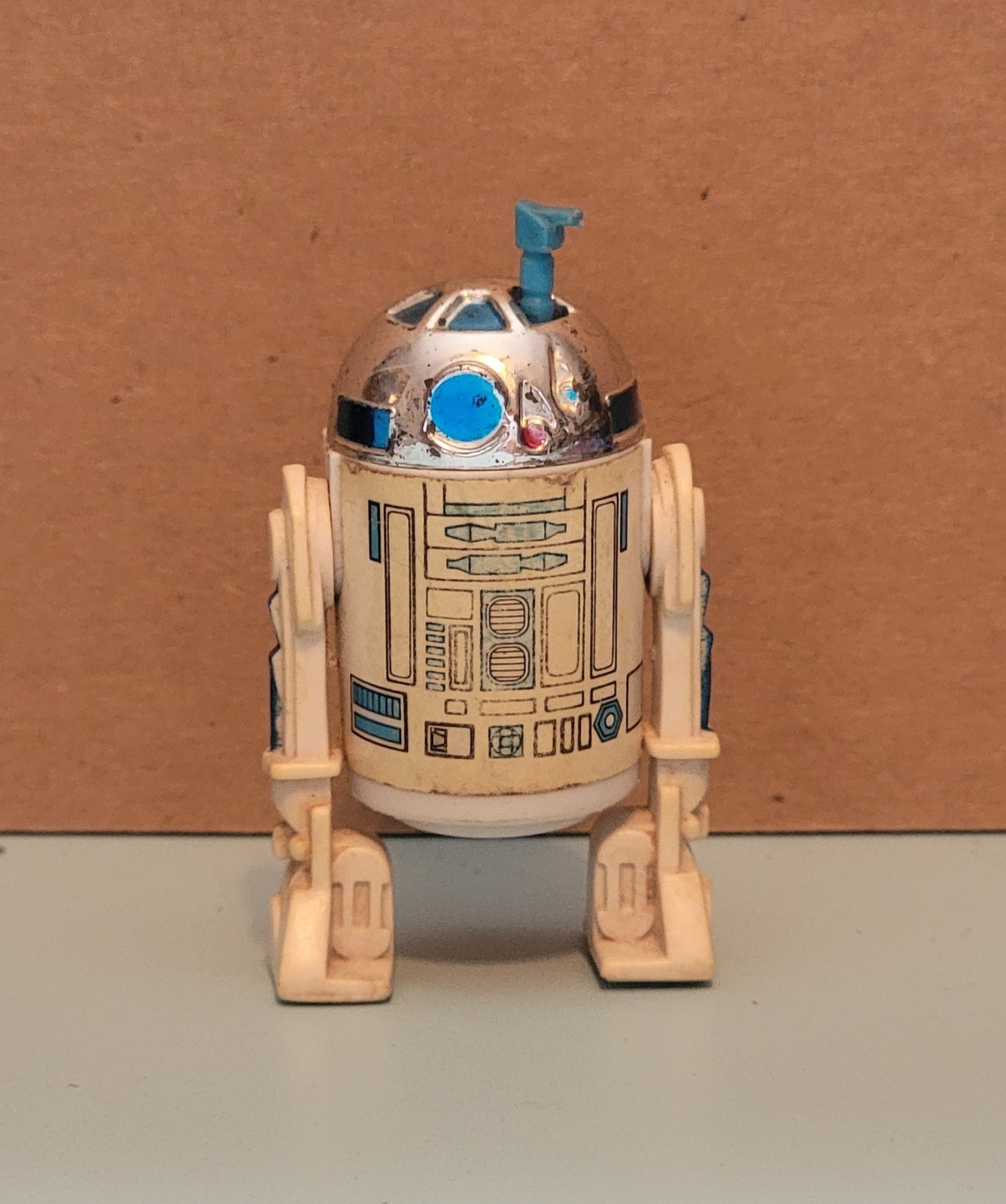 R2-D2 (Artoo-Detoo) (with Sensorscope) sold