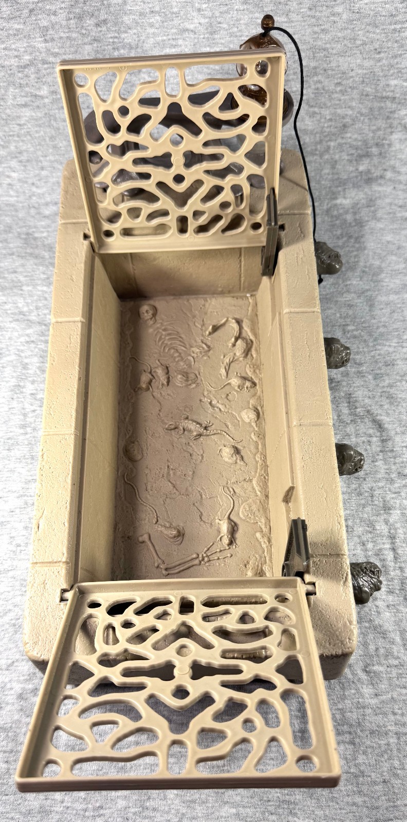 Jabba the Hutt Action Playset sold