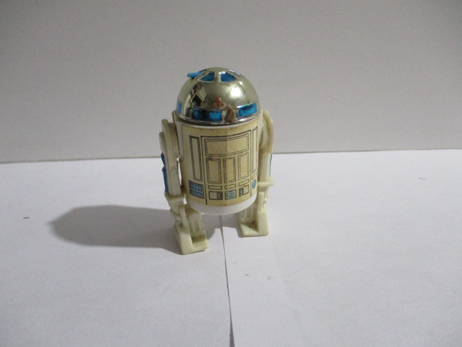 R2-D2 (Artoo-Detoo) (with Sensorscope) sold