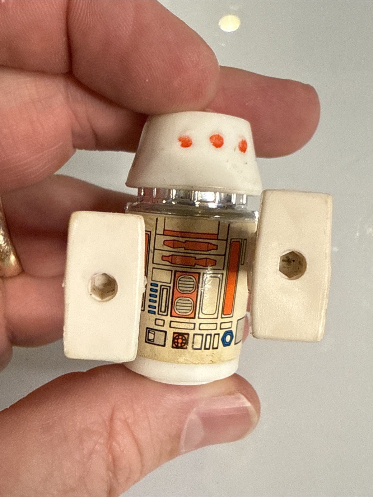 R5-D4 (Arfive-Defour) sold