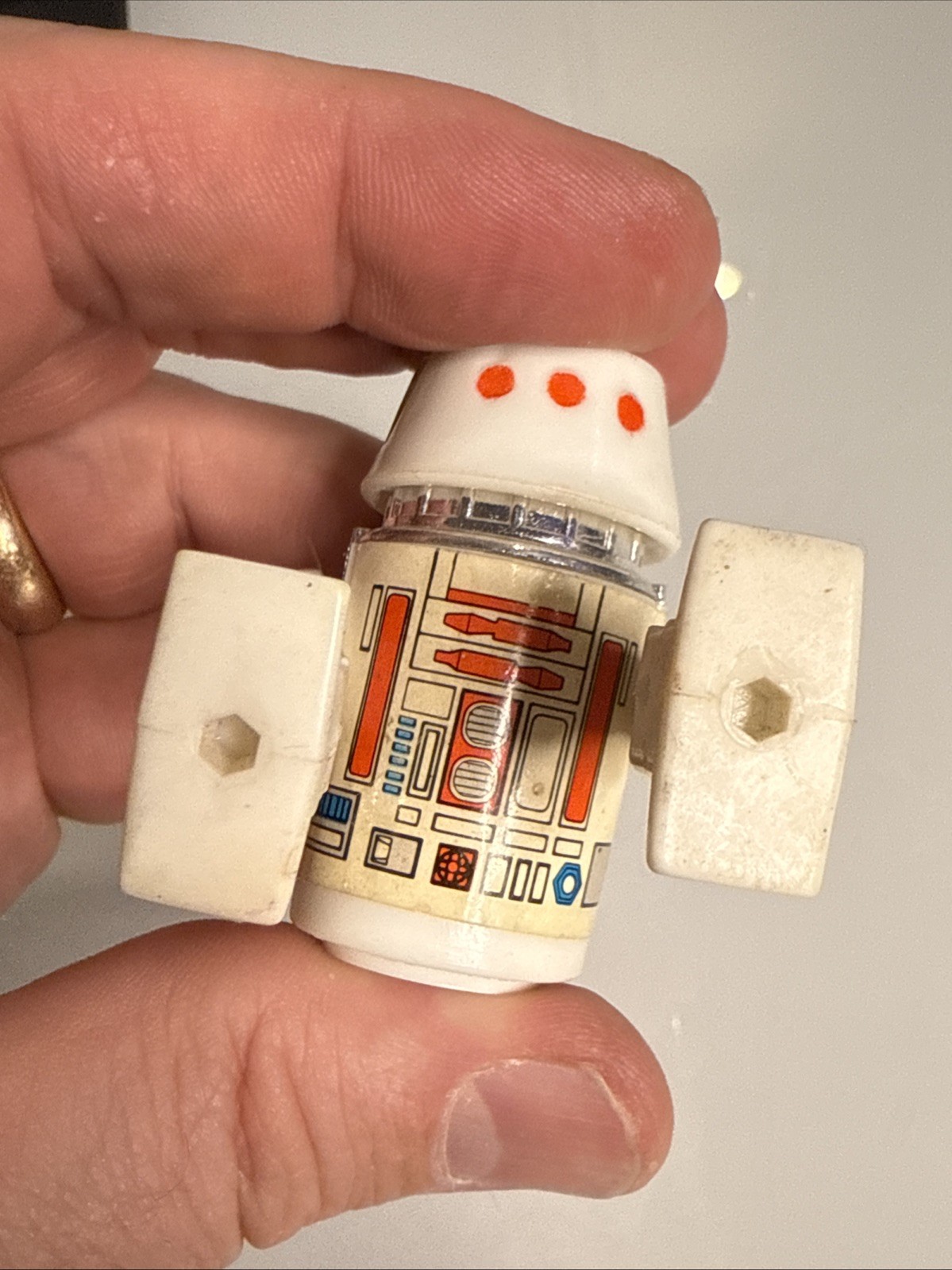 R5-D4 (Arfive-Defour) sold