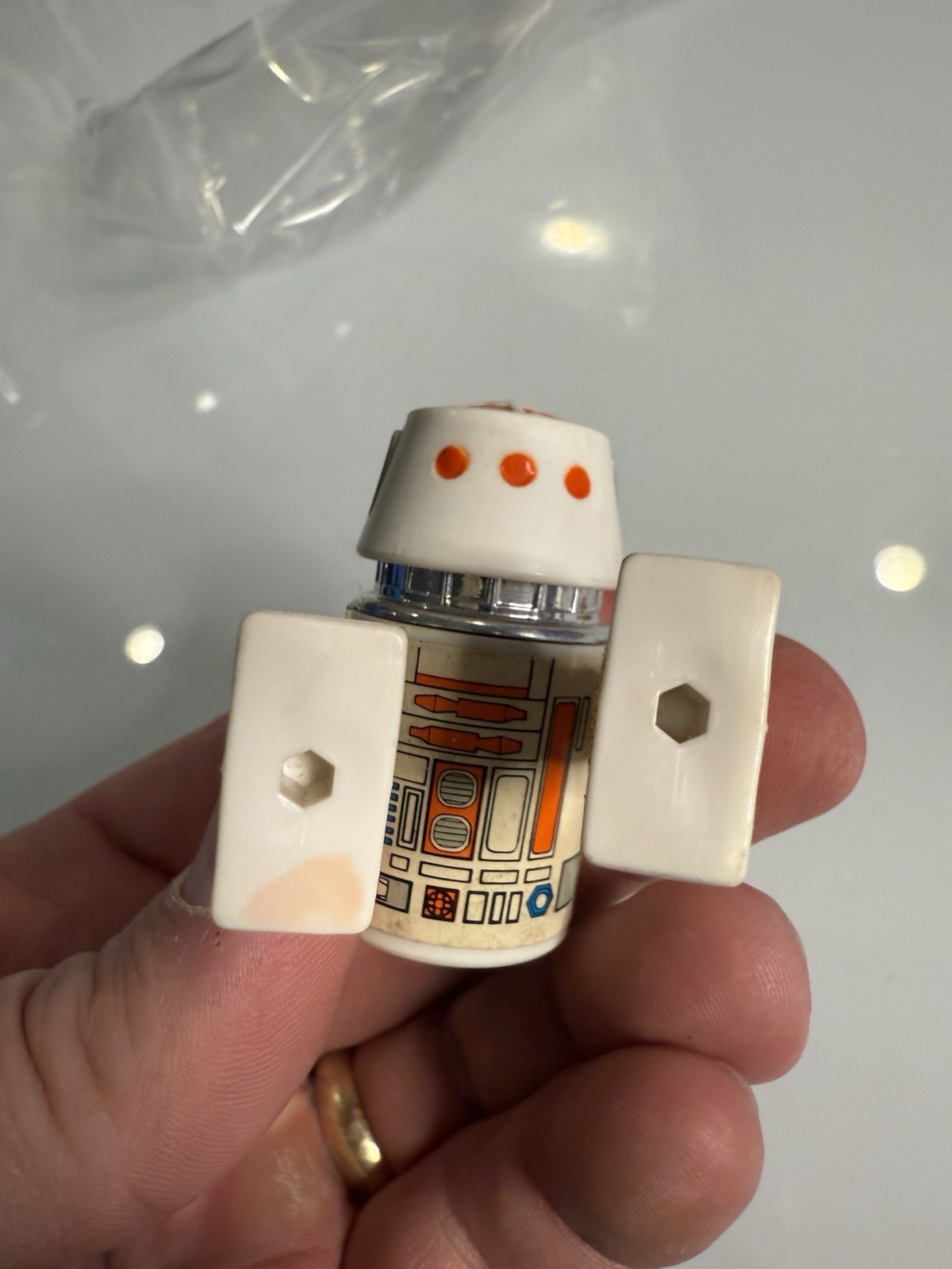 R5-D4 (Arfive-Defour) sold