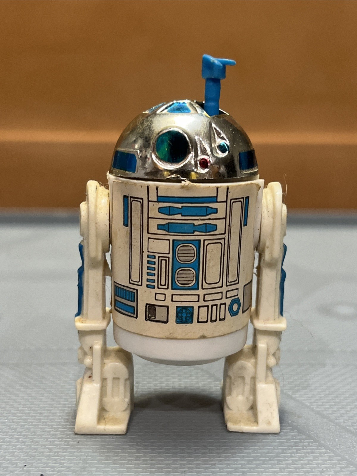 R2-D2 (Artoo-Detoo) (with Sensorscope) sold