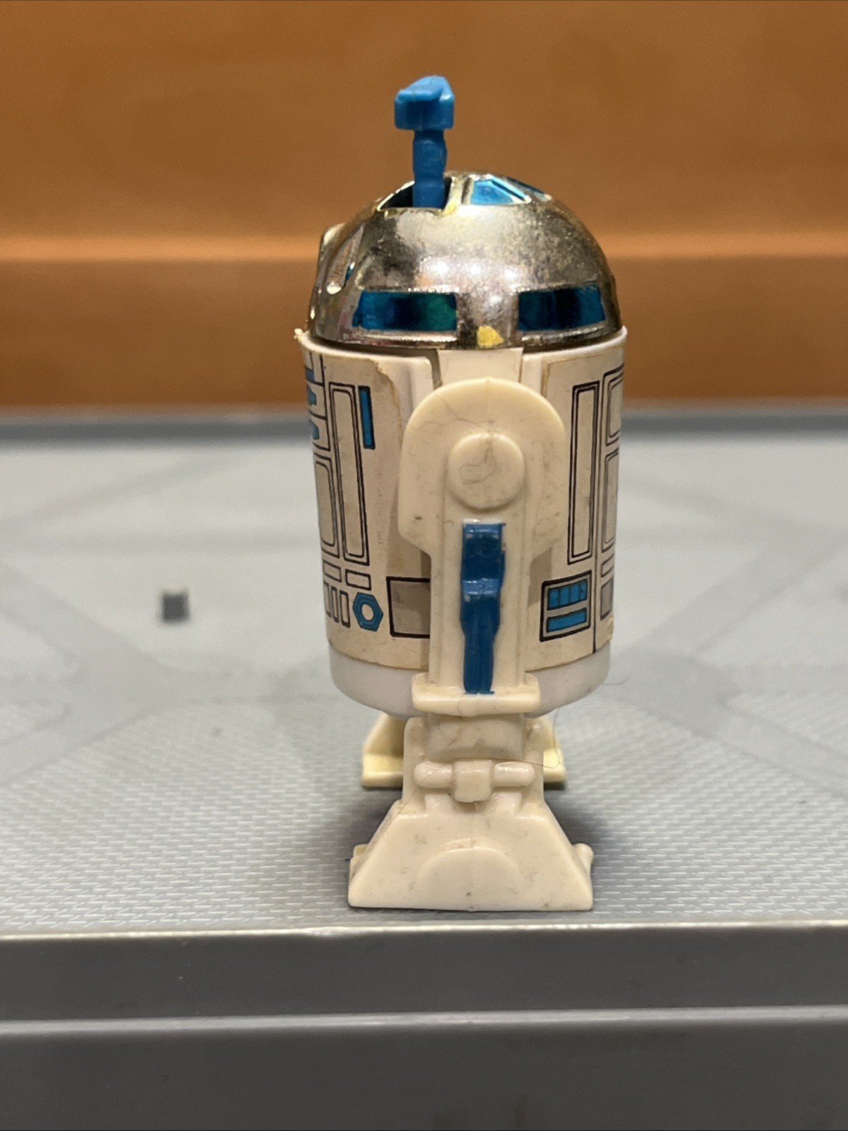 R2-D2 (Artoo-Detoo) (with Sensorscope) sold