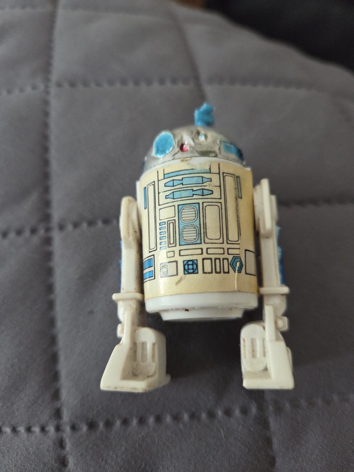 R2-D2 (Artoo-Detoo) (with Sensorscope) sold