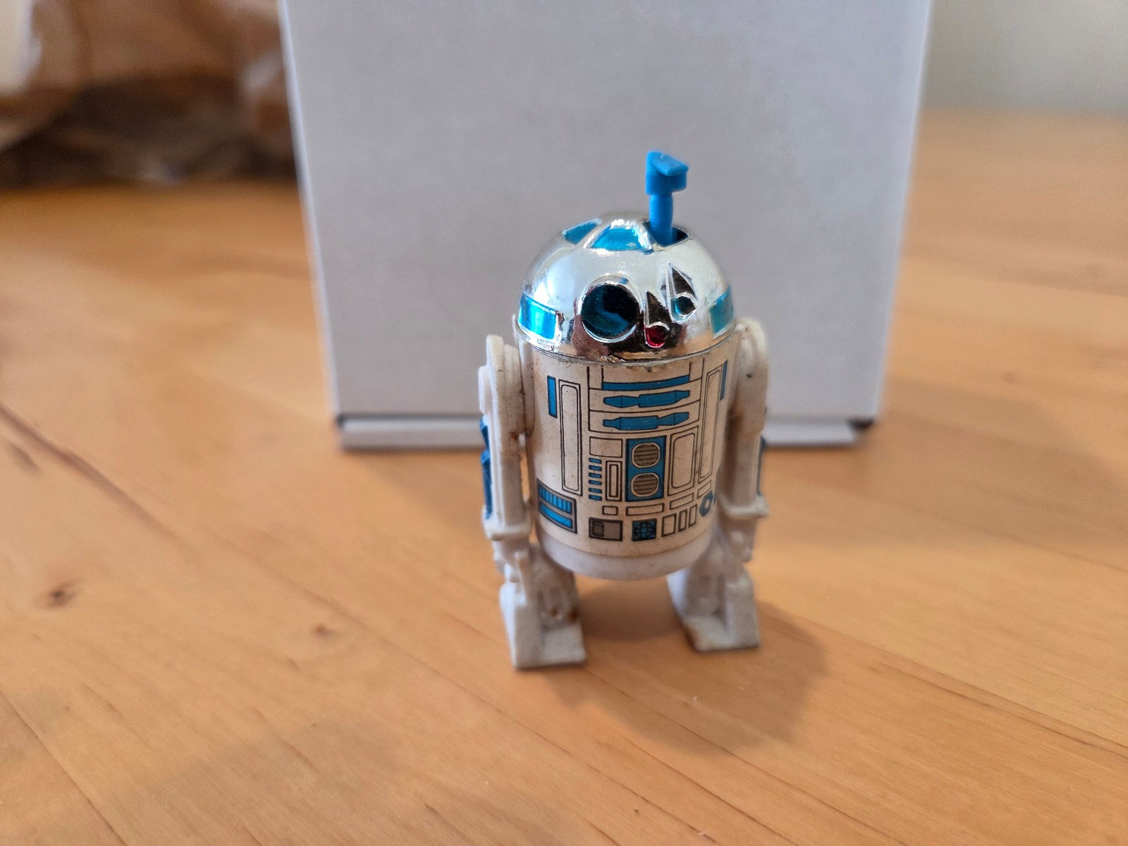 R2-D2 (Artoo-Detoo) (with Sensorscope) sold