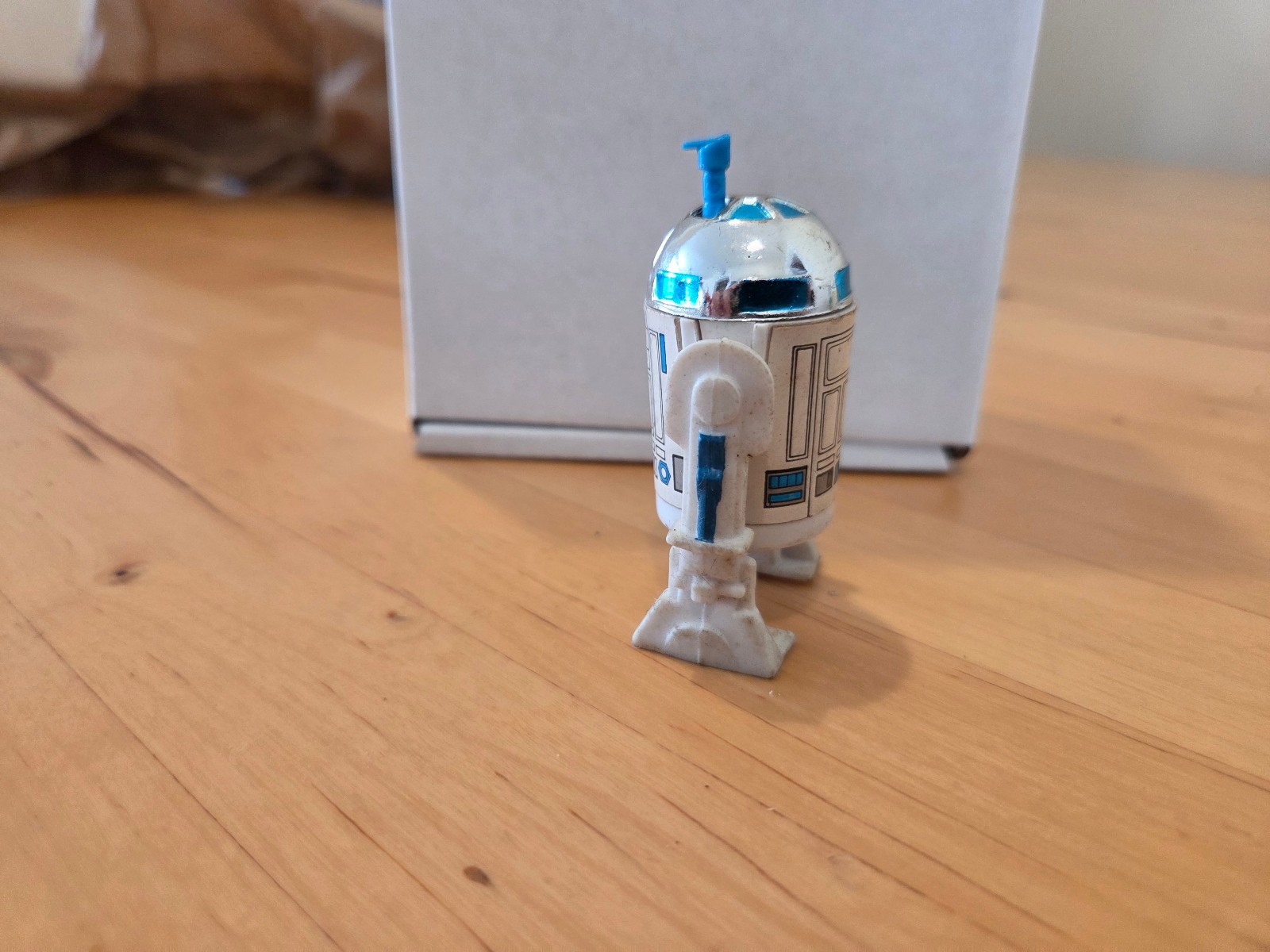 R2-D2 (Artoo-Detoo) (with Sensorscope) sold