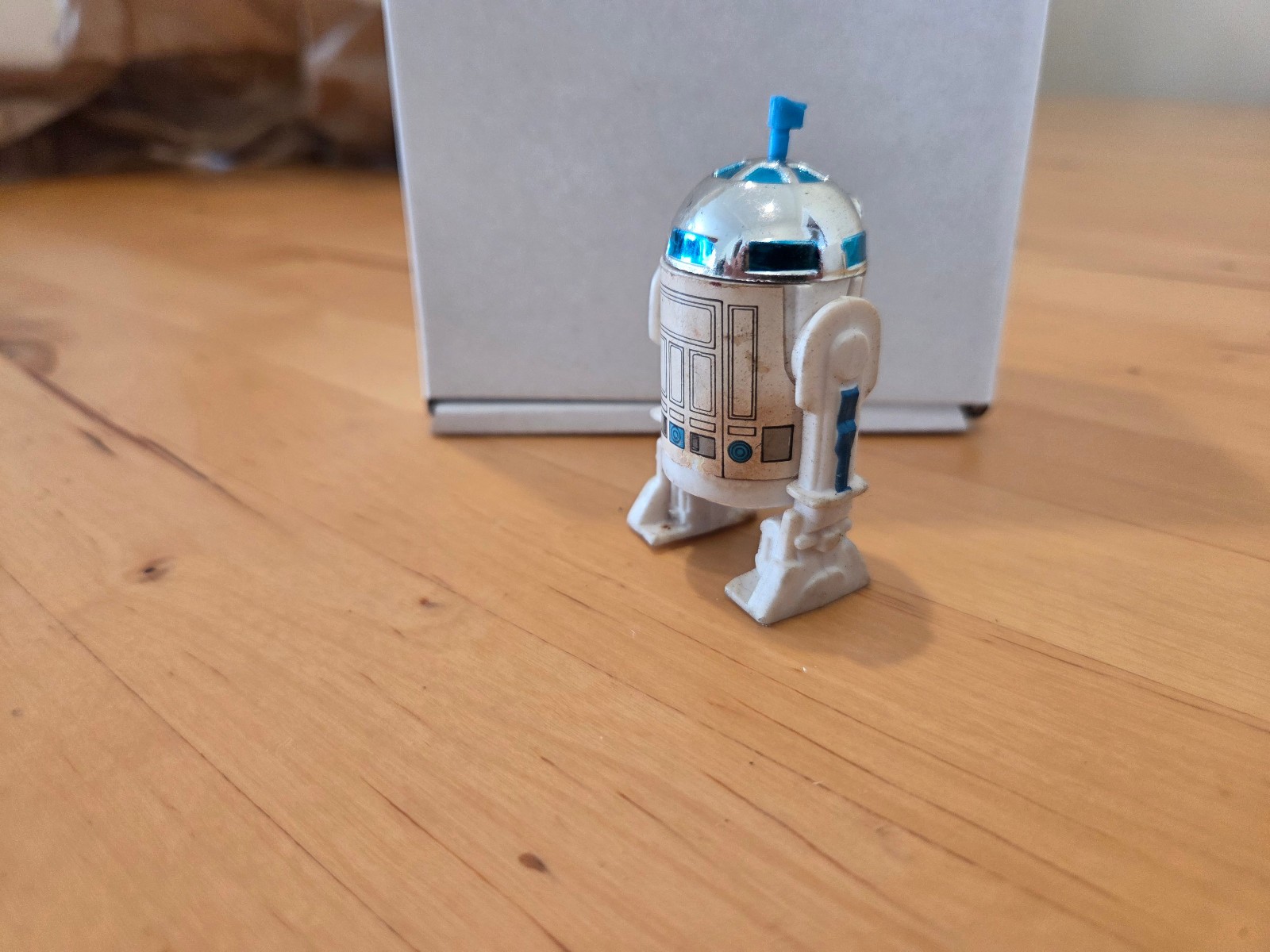 R2-D2 (Artoo-Detoo) (with Sensorscope) sold