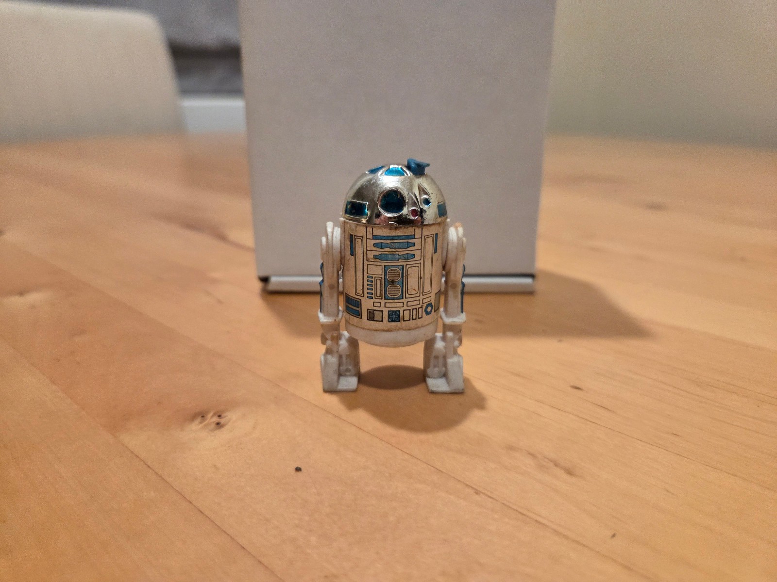 R2-D2 (Artoo-Detoo) (with Sensorscope) sold
