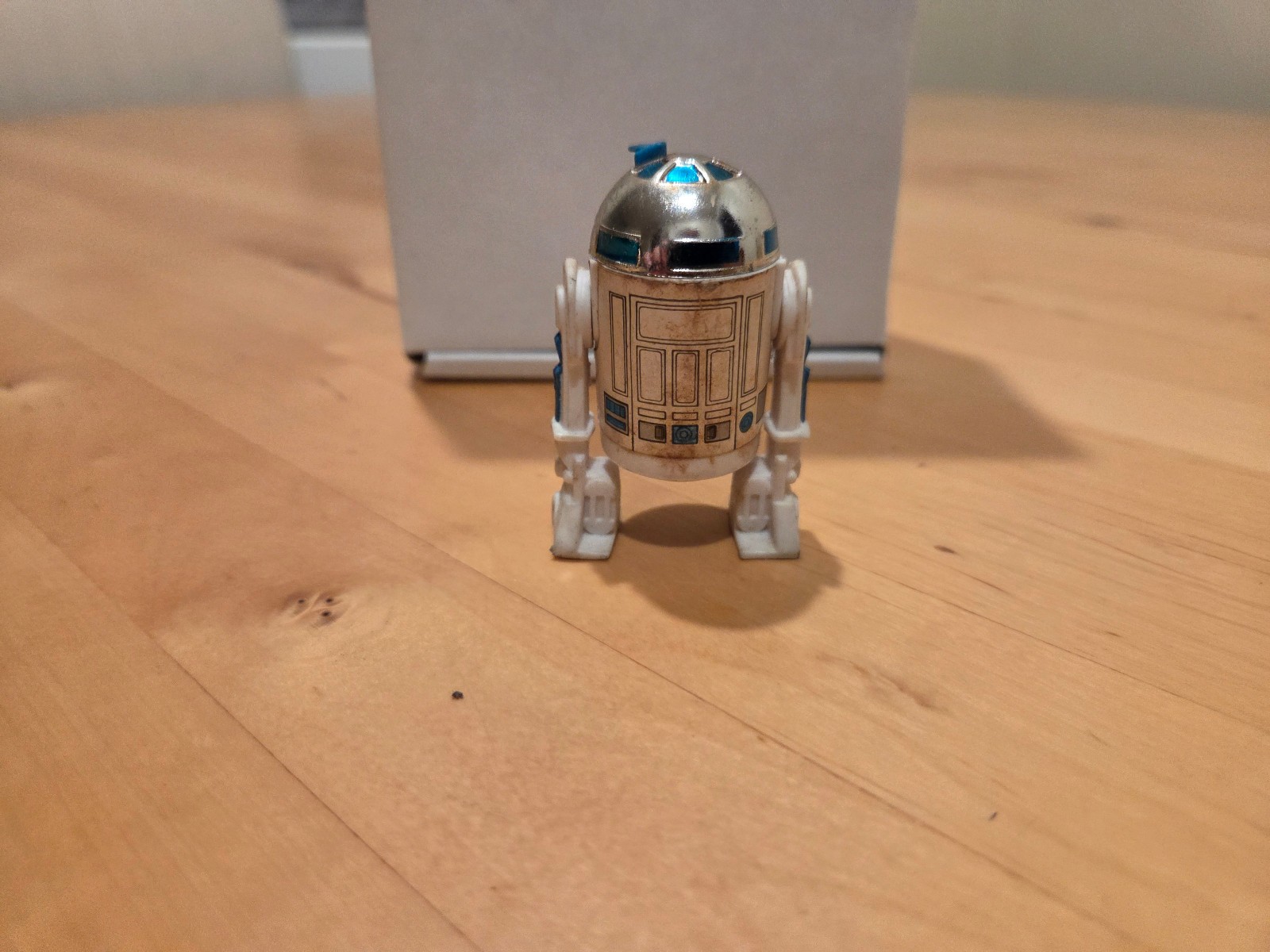 R2-D2 (Artoo-Detoo) (with Sensorscope) sold