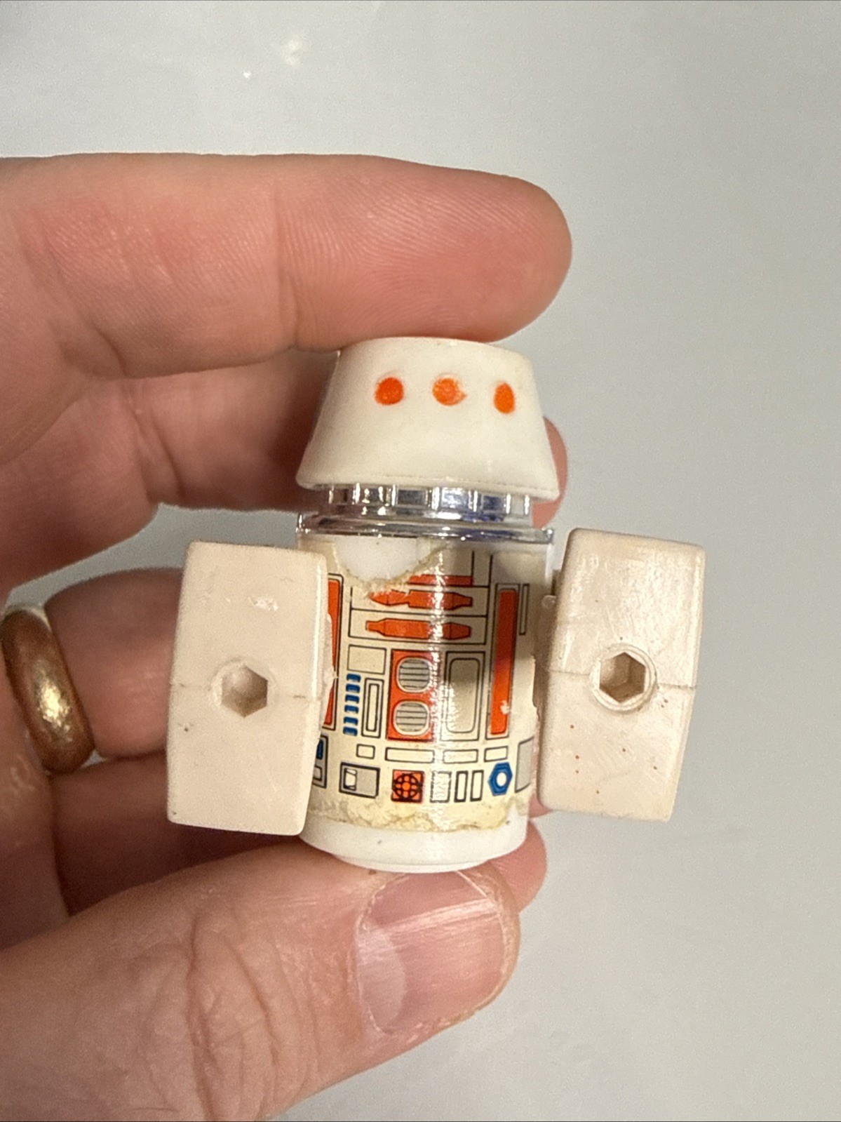 R5-D4 (Arfive-Defour) sold